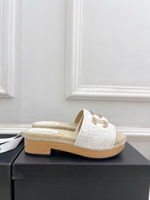 Шлепанцы женские фото 5