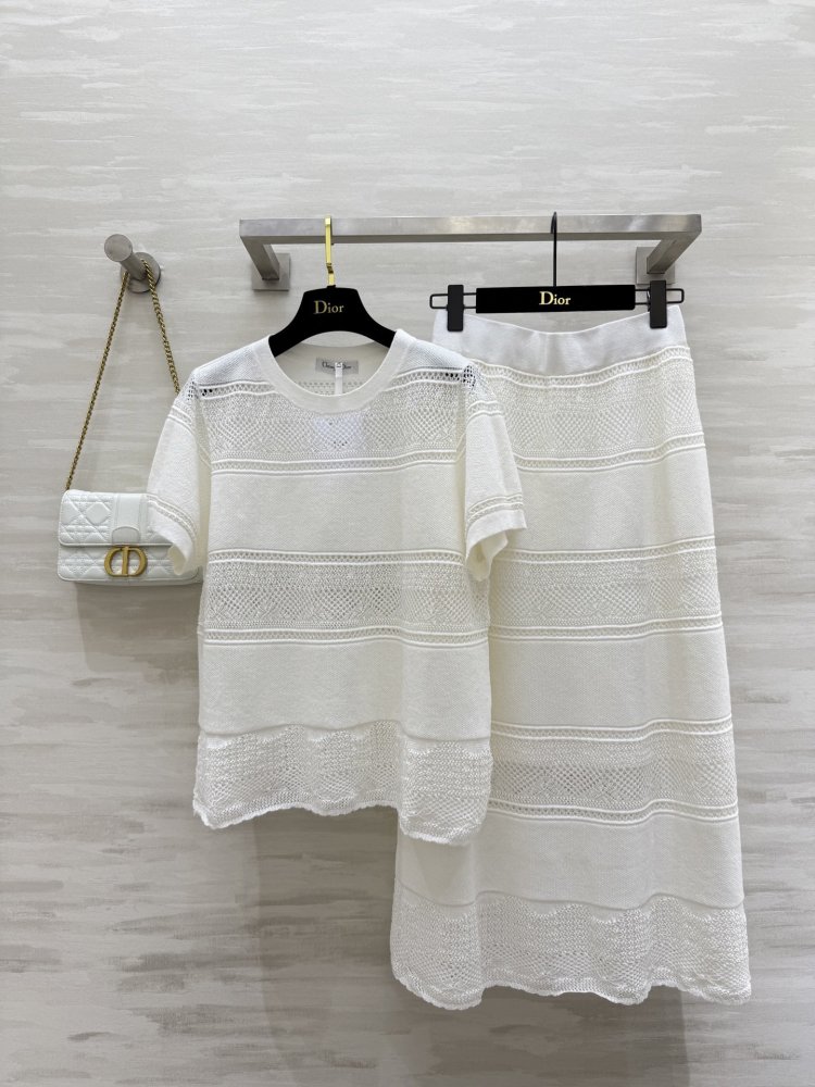 Костюм жіночий