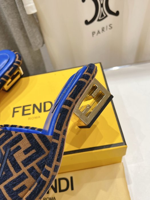 Шлепанцы фото 8