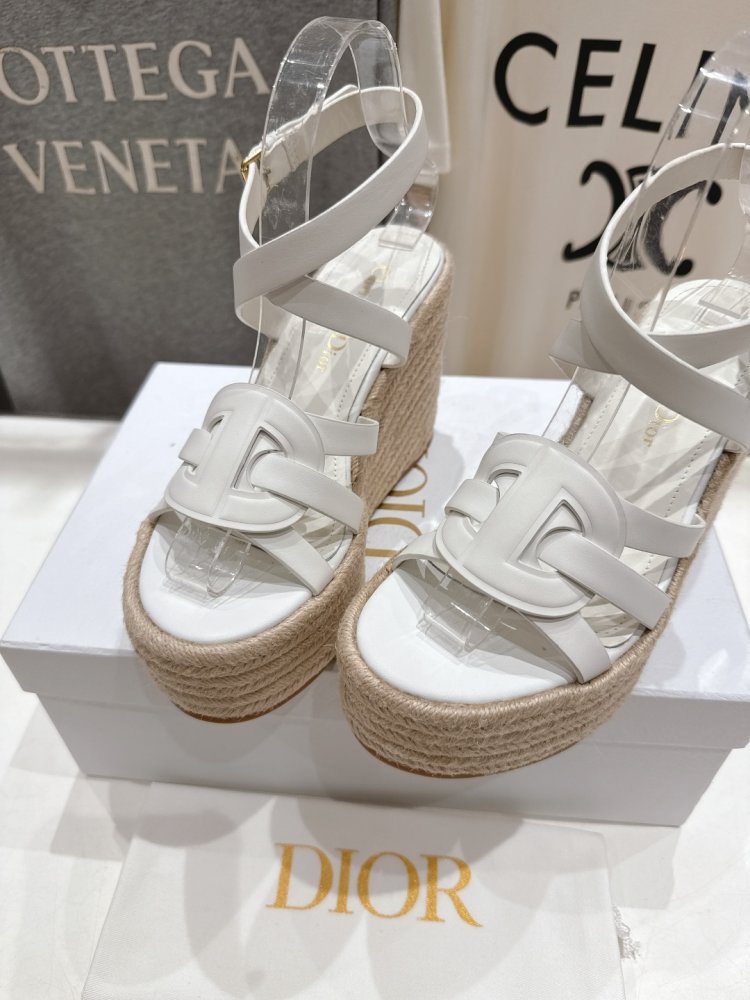 Сандалі жіночі фото 6