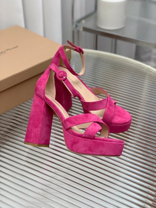 Босоножки фото 2