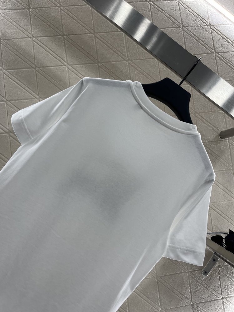 T-shirt women's фото 4