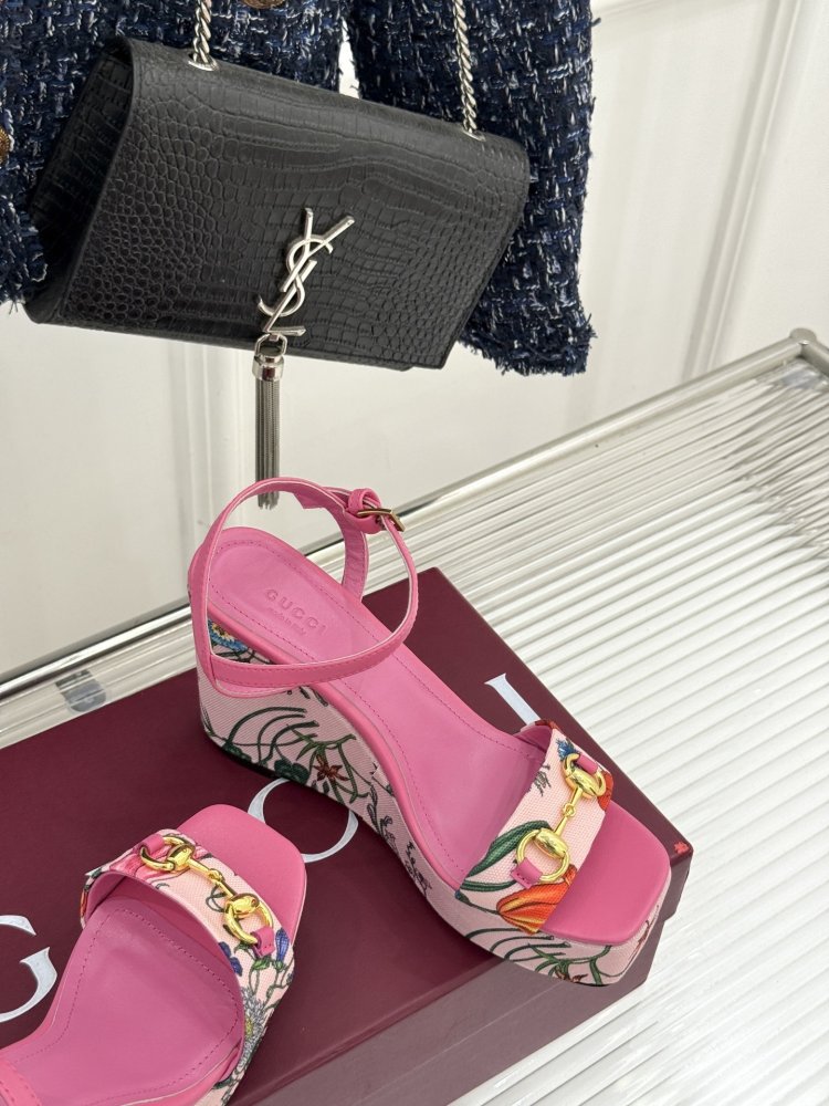 Босоножки фото 5