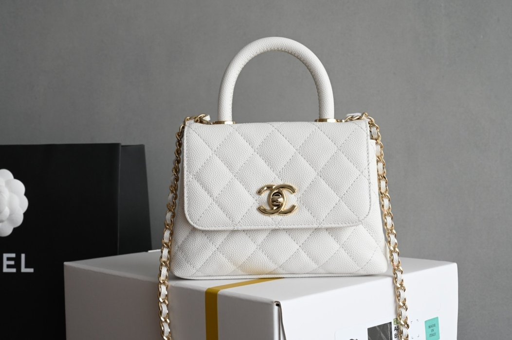 Сумка Chanel Coco Handle mini из зернистой кожи