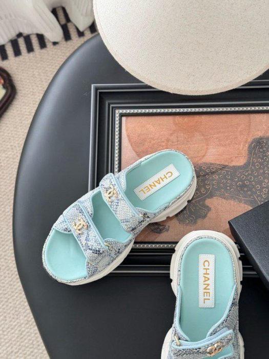 Шлепанцы женские фото 9