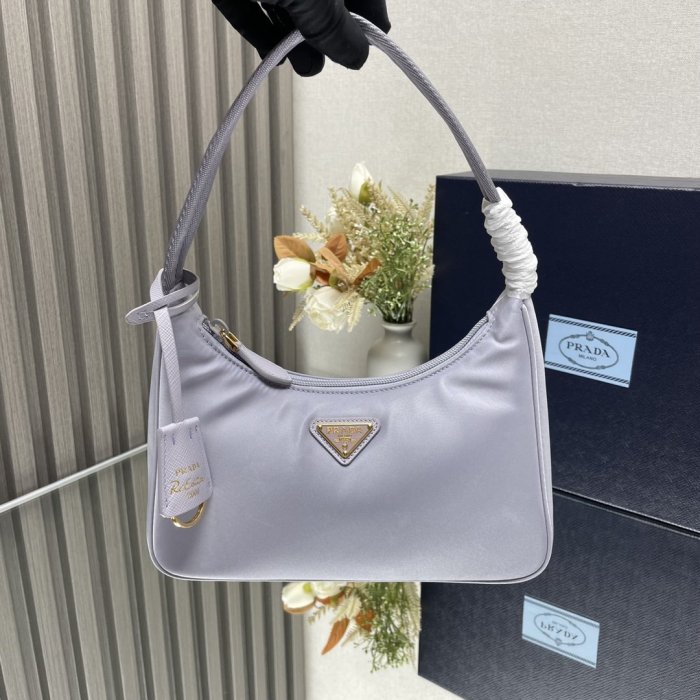 A bag women's Prada Nylon Hobo 23 cm фото 4