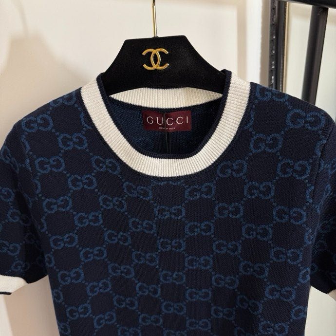 T-shirt women's фото 2