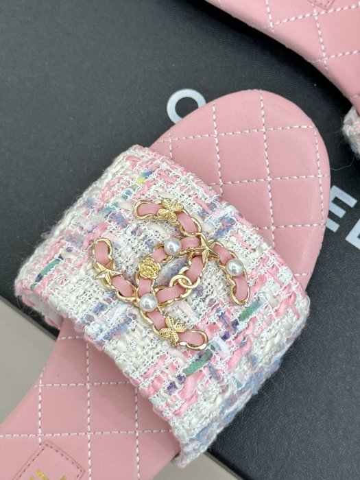 Шлепанцы женские фото 7