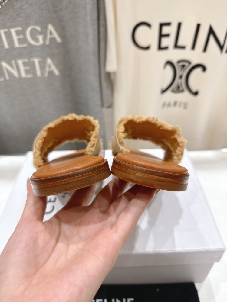 Шлепанцы женские фото 8