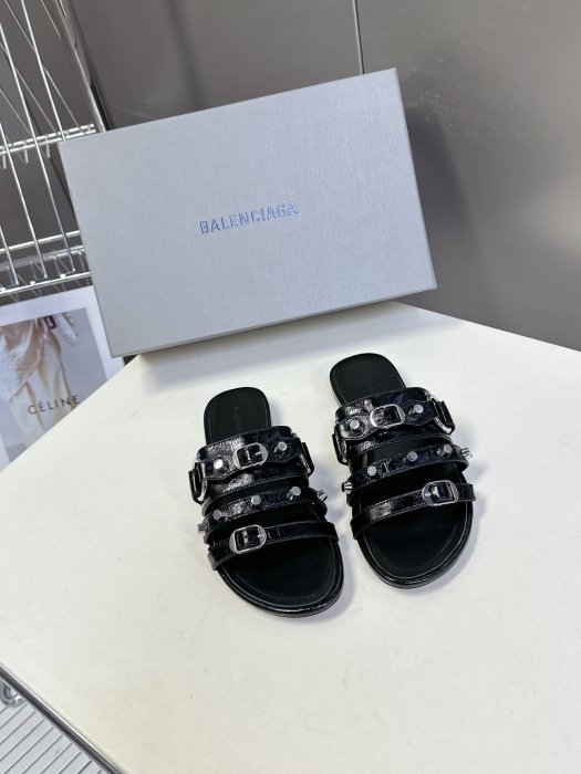 Шльопанці жіночі