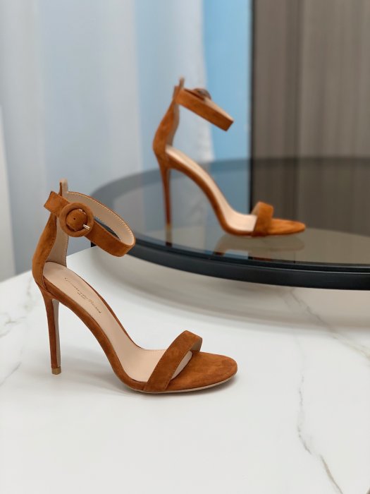 Босоножки фото 6