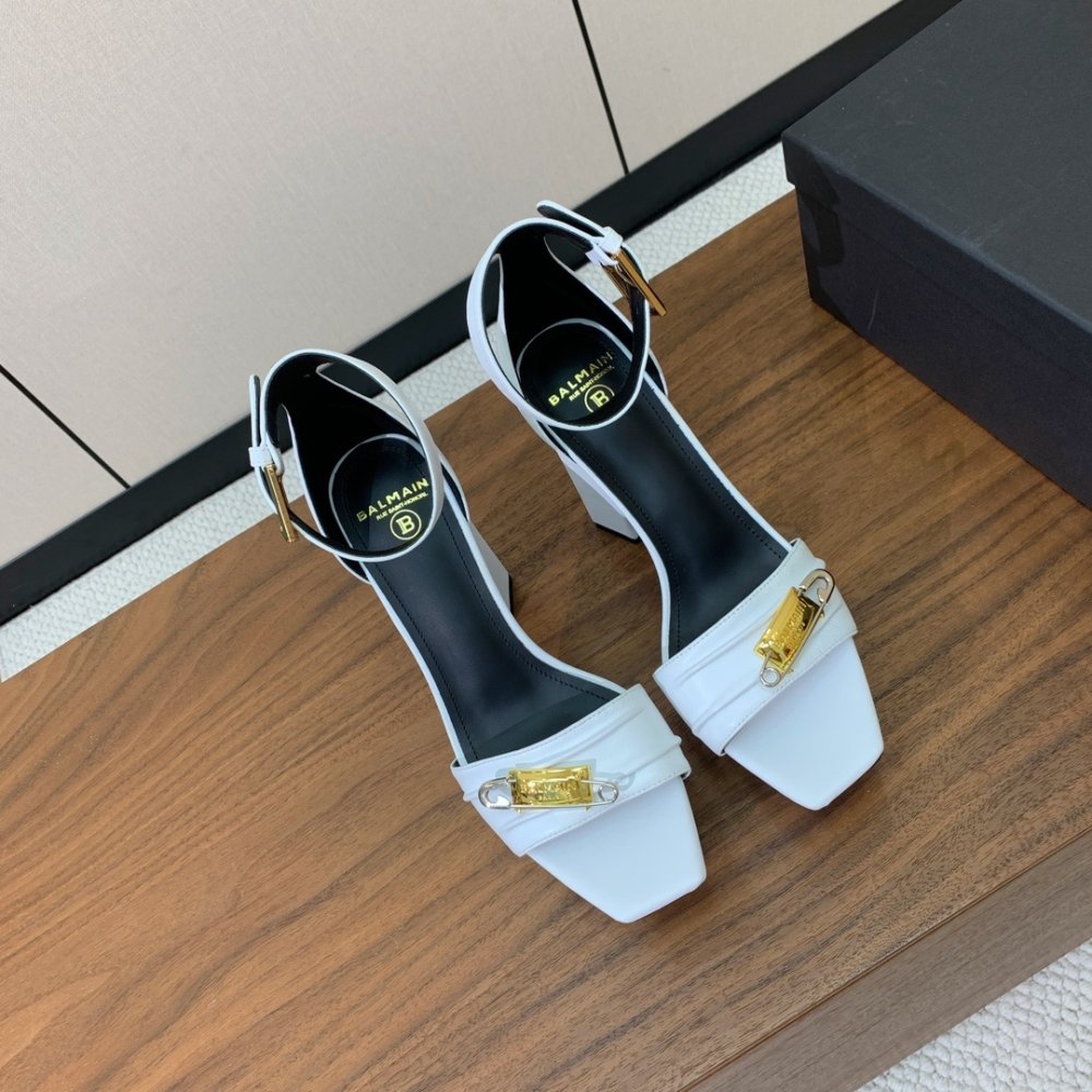 Босоножки фото 3