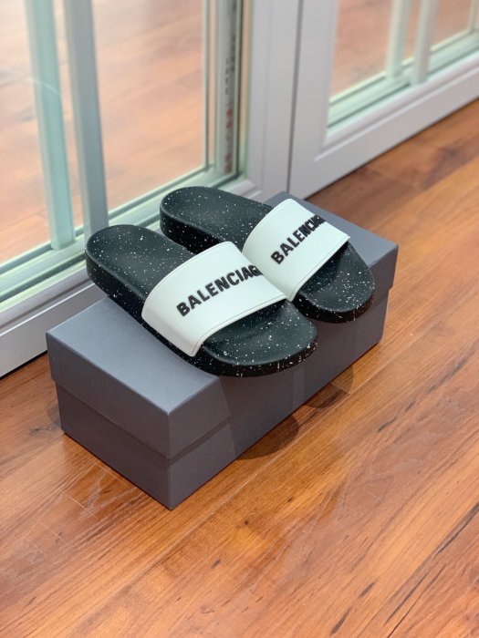 Шлепанцы фото 4