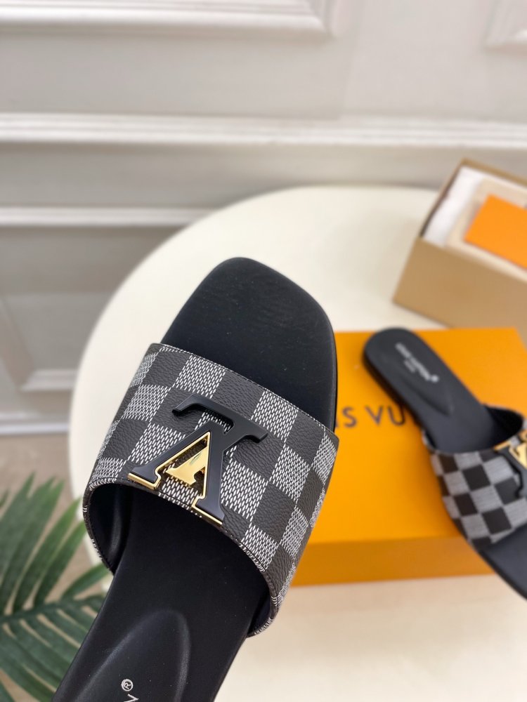 Шлепанцы женские фото 9