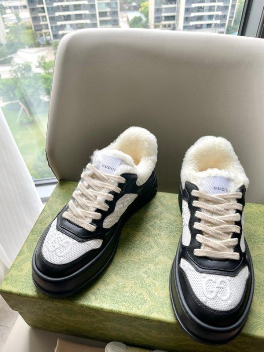 Sneakers leather on fur фото 8