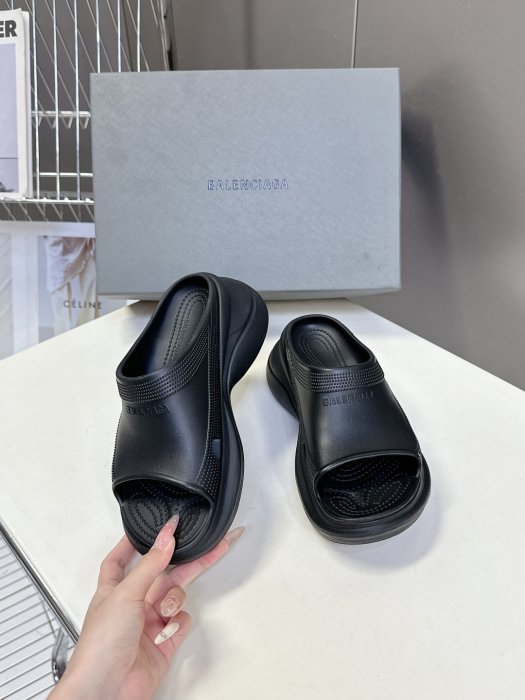 Шлепанцы фото 4