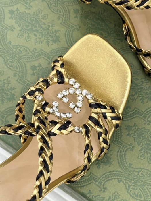 Босоножки фото 7