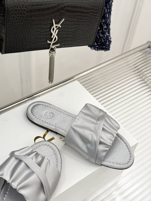 Шлепанцы фото 5