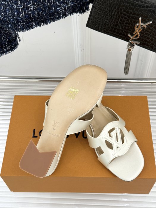 Босоножки фото 9