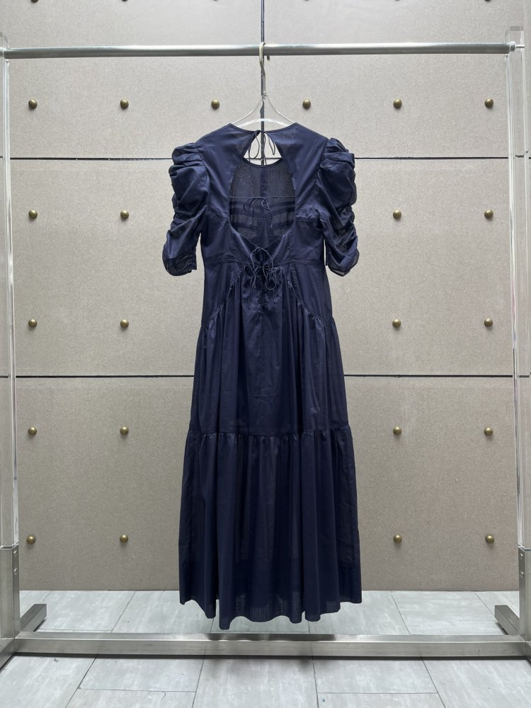 Dress from sleeves-flashlights and open back фото 2