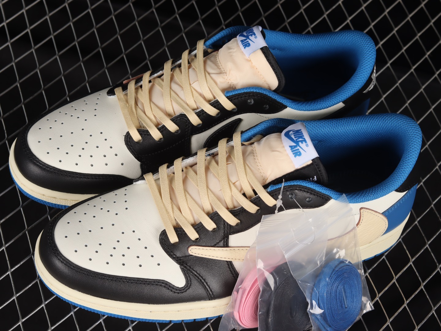 Sneakers Jordan 1 Retro Low OG SP Fragment DM7866-140 фото 7