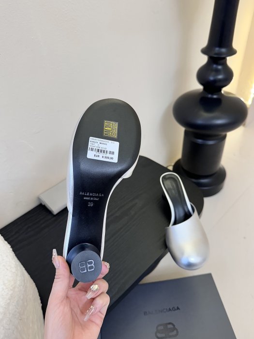 Шлепанцы женские фото 6