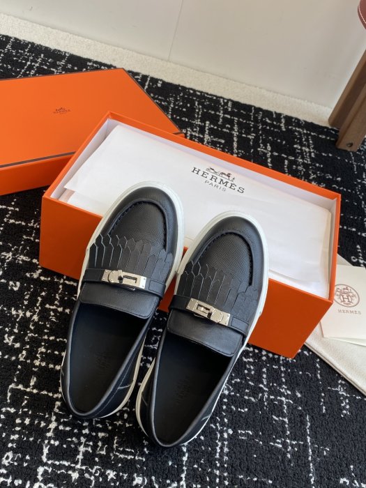 Лоферы кожаные женские фото 4