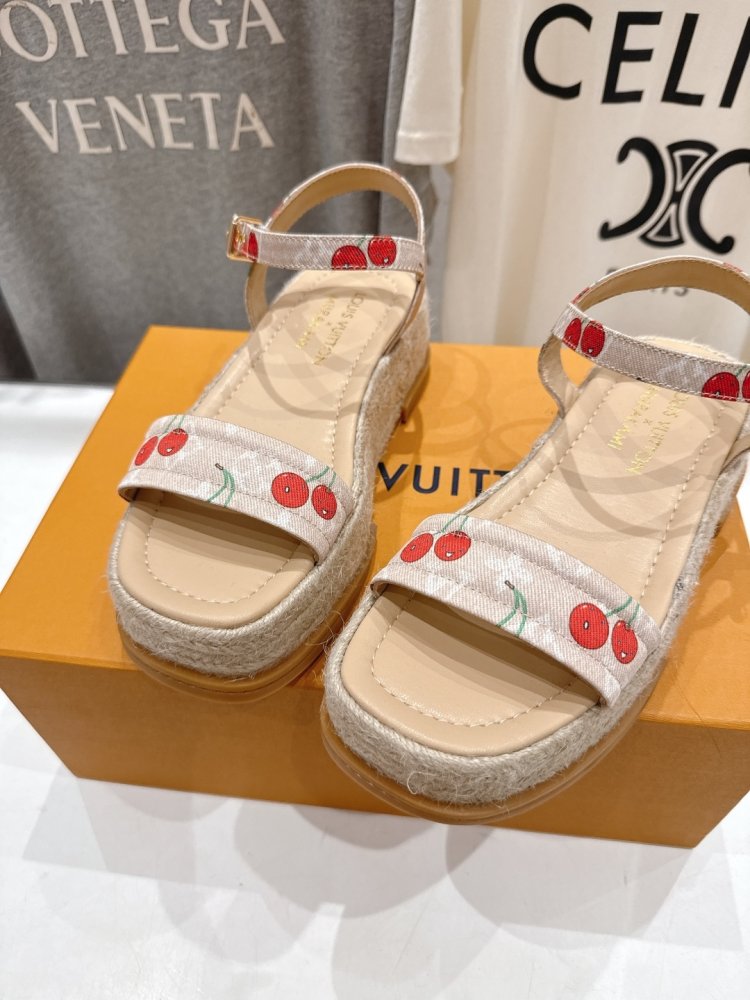 Сандалии женские фото 7