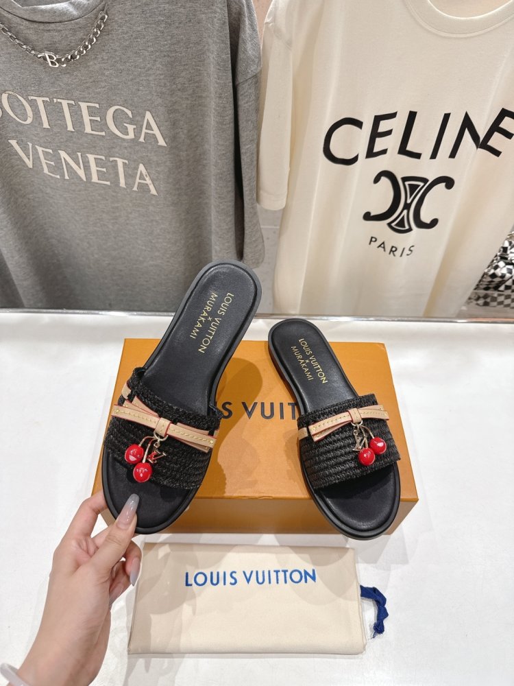 Шлепанцы женские фото 3