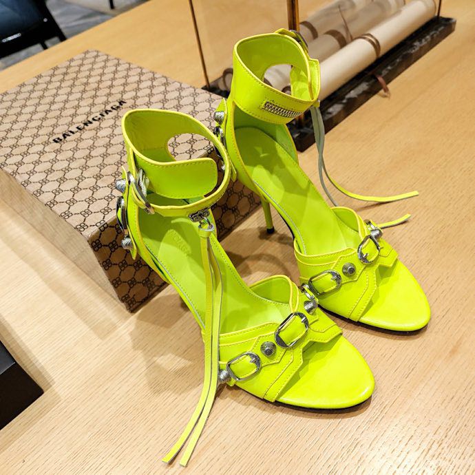 Leather sandals on high heel, light green фото 3