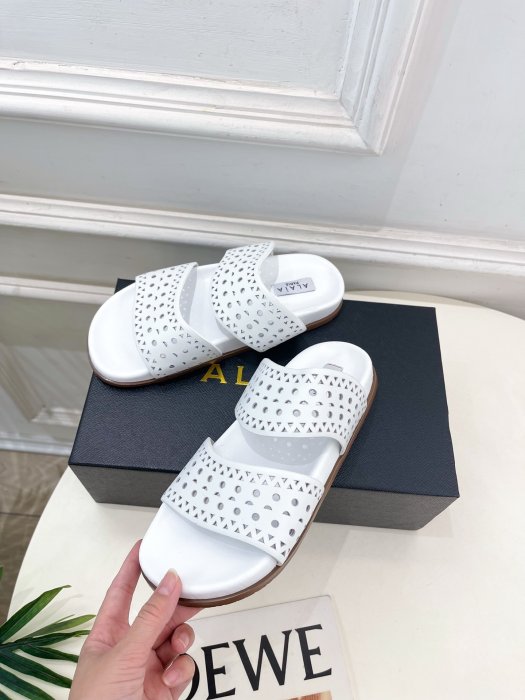 Шлепанцы женские фото 3