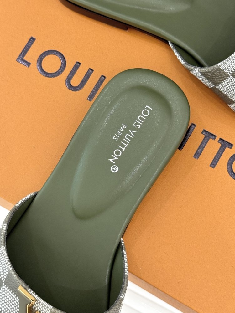 Шлепанцы женские фото 8