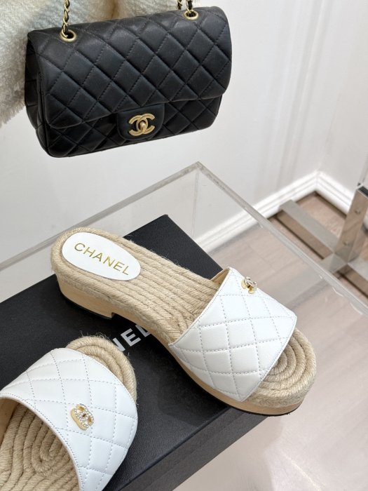 Шлепанцы женские фото 5