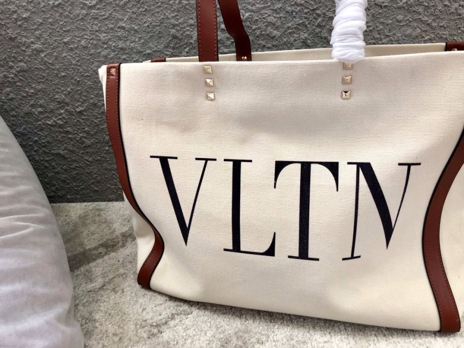 A bag women's VLTN 37 cm фото 2