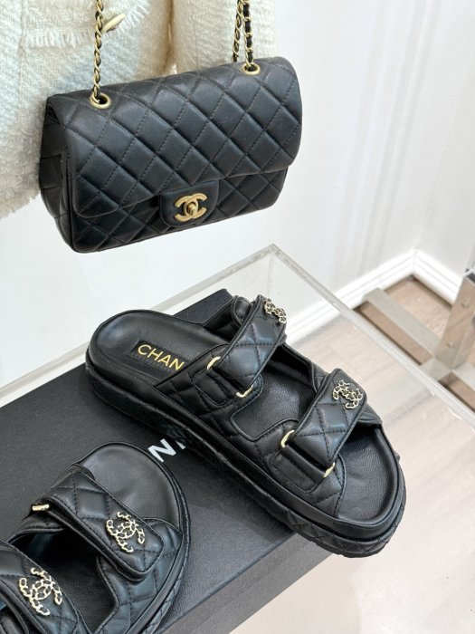 Шлепанцы женские фото 5