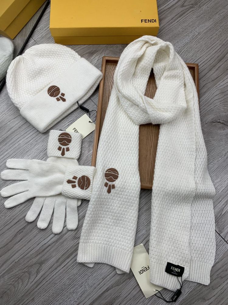 Комплект зимний шапка, перчатки. шарф шерстяные фото 7
