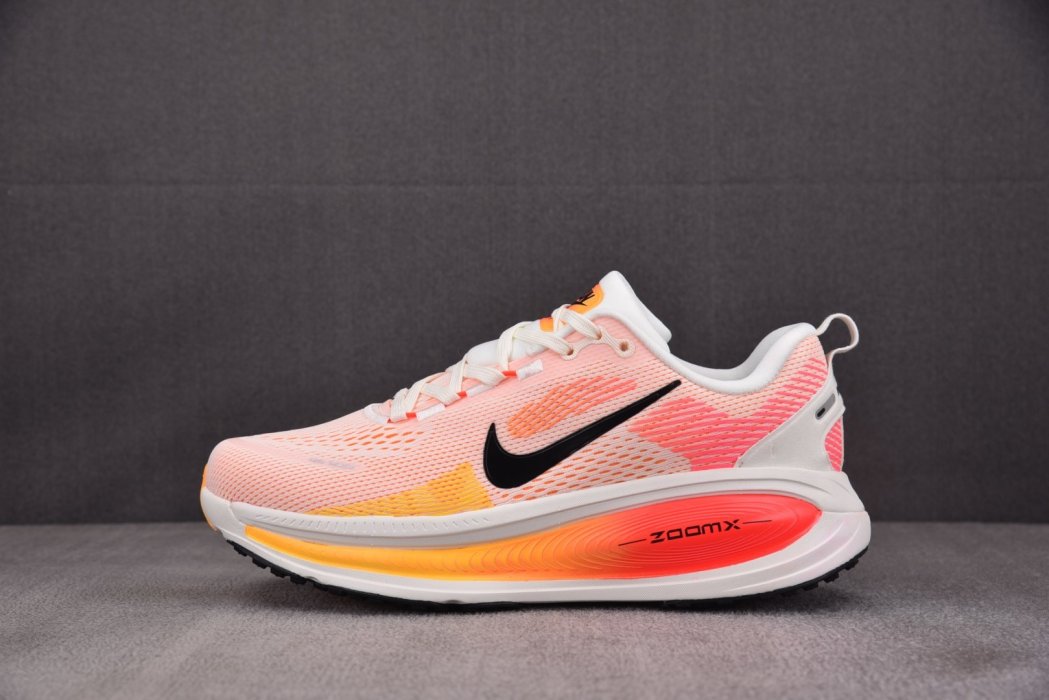 Кроссовки Vomero 18 Sail Bright Crimson