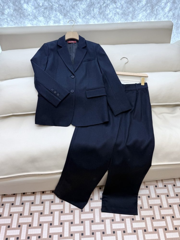 Costume female фото 3