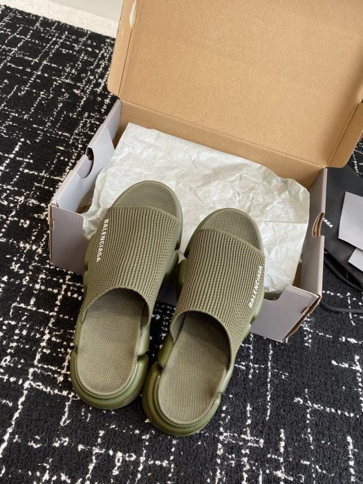 Шльопанці жіночі фото 4