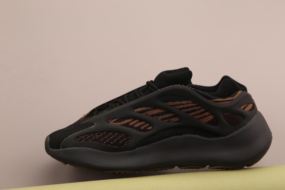 Кроссовки Yeezy 700 V3 Clay Brown - GY0189 фото 3