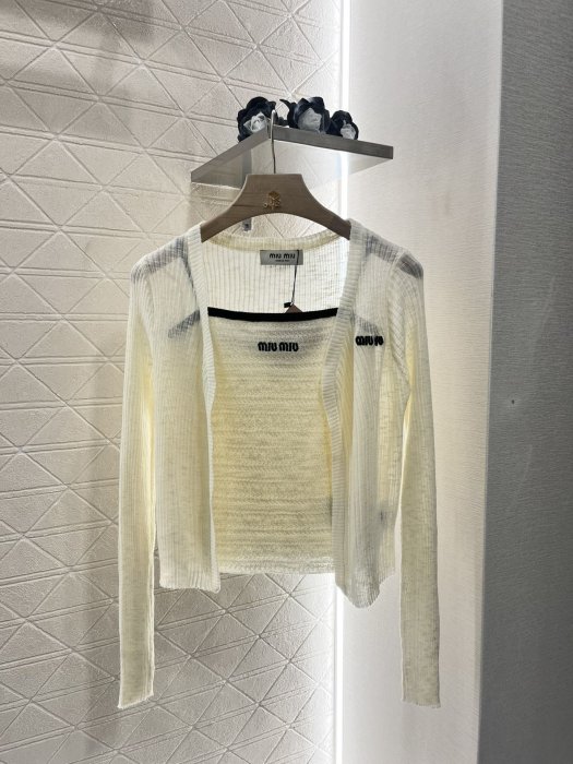 Кофта жіноча