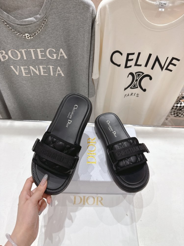 Шлепанцы женские фото 4