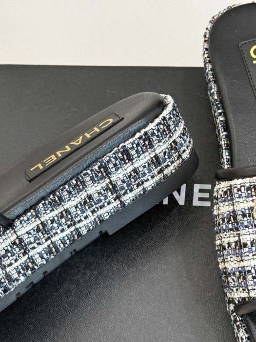 Шлепанцы женские фото 6