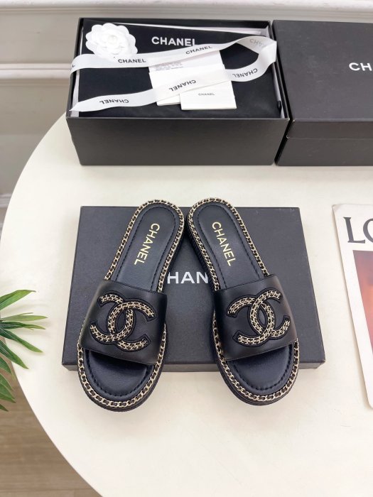 Шлепанцы женские