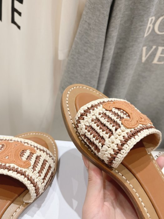 Шлепанцы женские фото 7