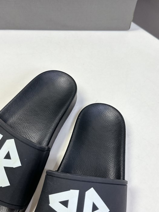 Шльопанці фото 8