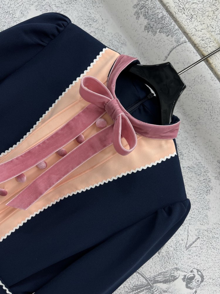 Плаття, Сукня з довгими рукавами і коміром бантом фото 2