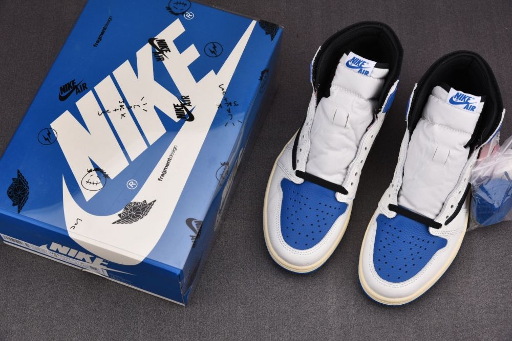 Sneakers Jordan 1 Retro High OG SP Fragment x Travis Scott DH3227-105 фото 7