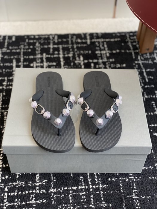 Шлепанцы женские