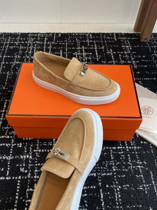 Лоферы кожаные женские фото 6